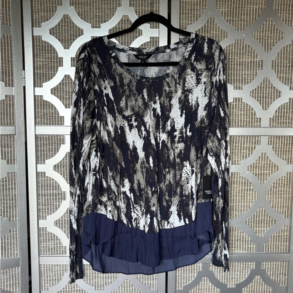 NWT Vera Wang Black and White Asymmetrical Pleated Blouse
